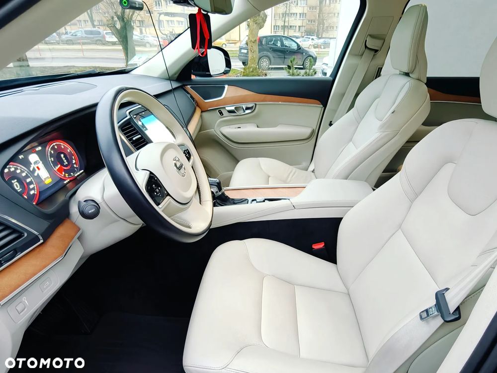 Volvo XC 90 T6 AWD Geartronic Momentum - 24