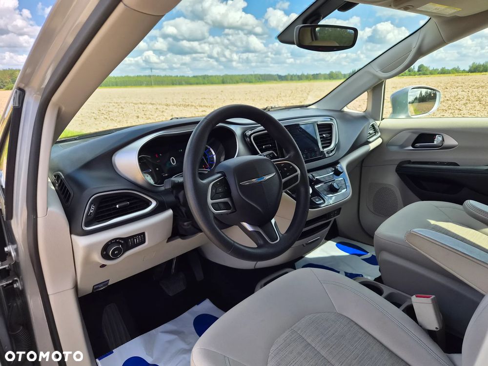 Chrysler Pacifica - 15