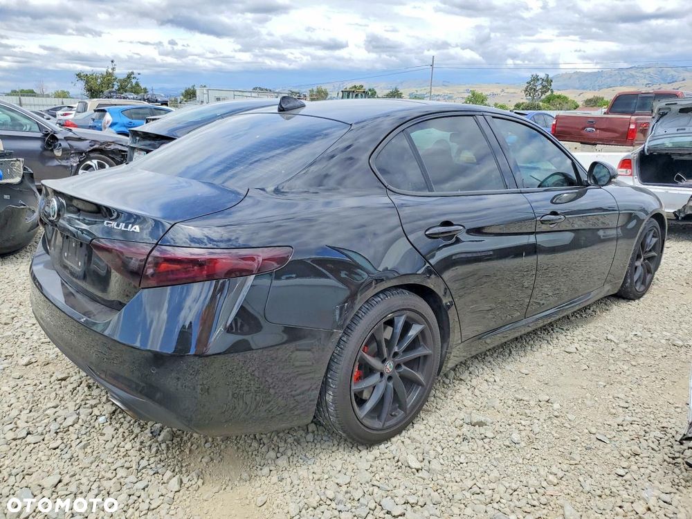 Alfa Romeo Giulia 2.0 Turbo 16V AT8-Q4 Ti - 4