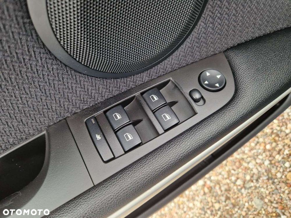BMW Seria 3 318d Touring - 9