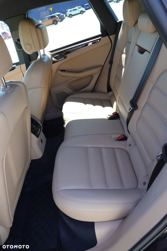 Porsche Macan Standard - 26