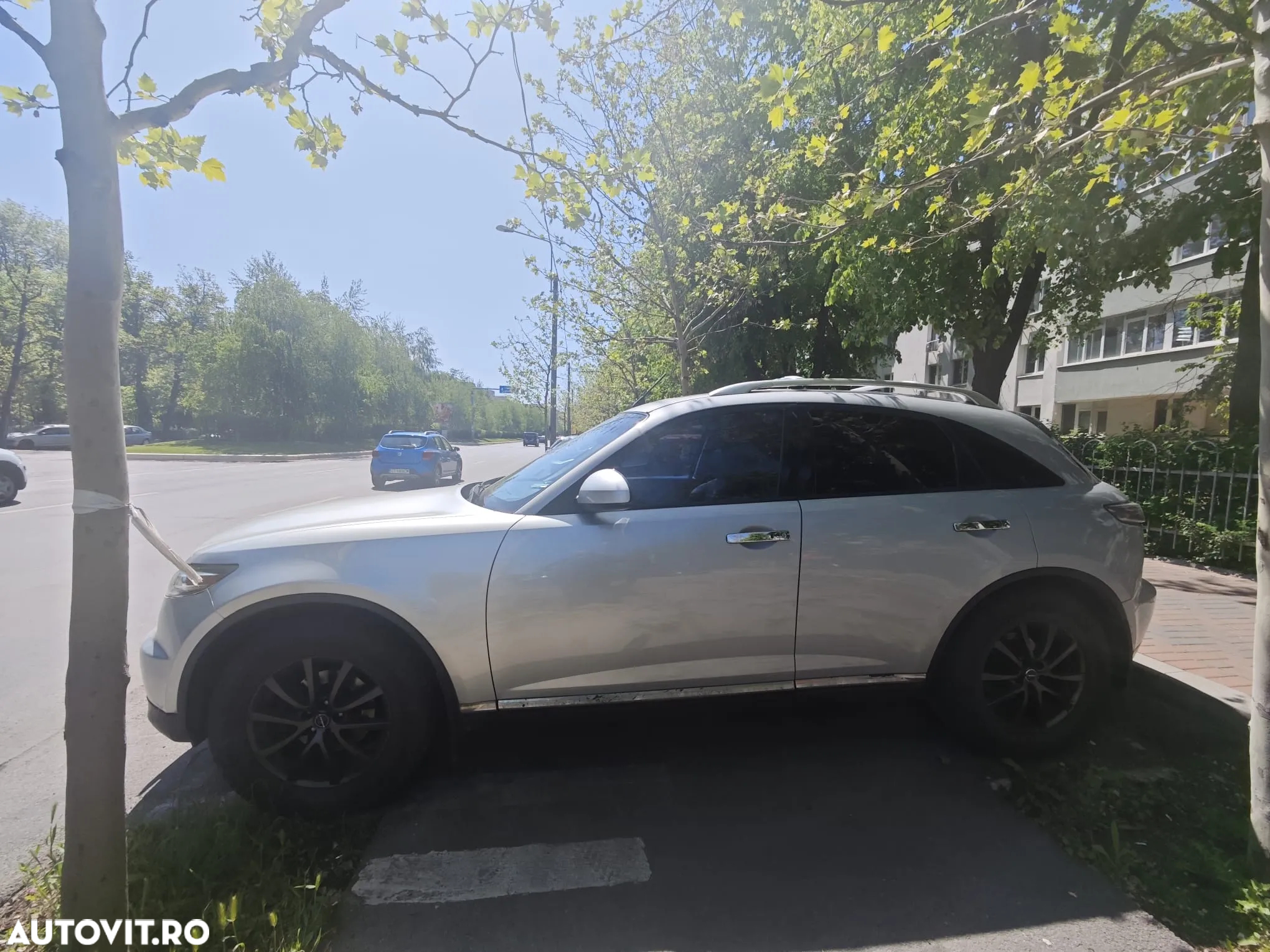 Infiniti FX 35 - 6