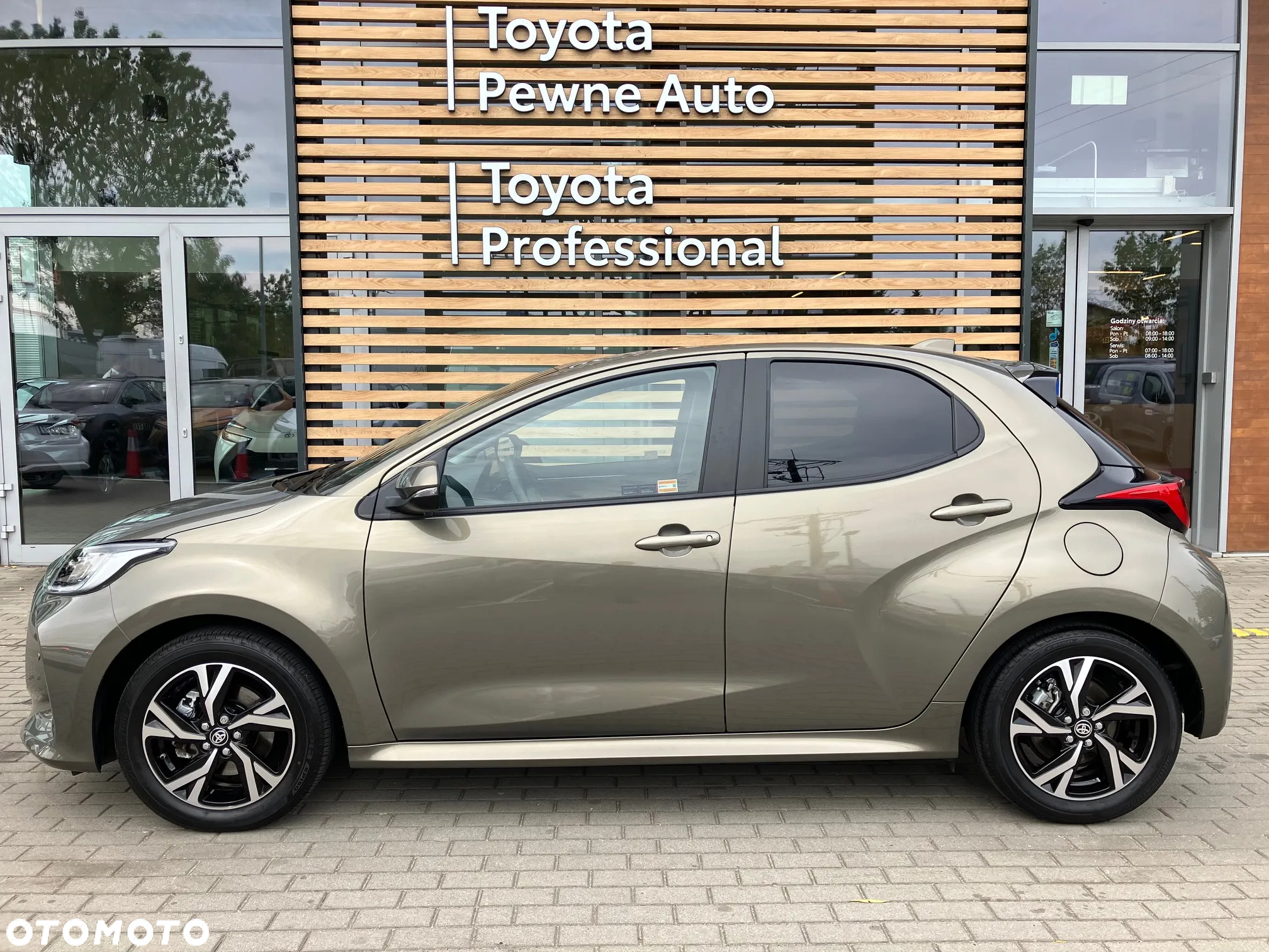 Toyota Yaris Hybrid 1.5 Style - 3