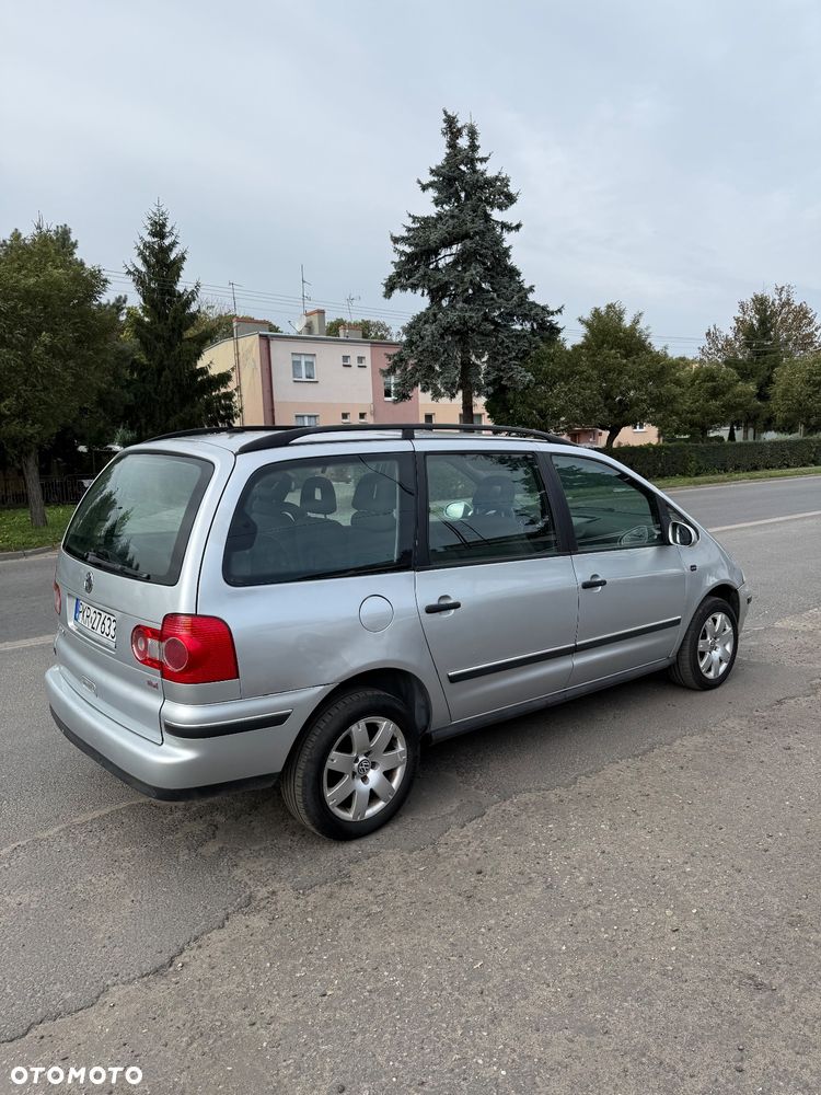 Volkswagen Sharan 1.9 TDI Comfortline - 4