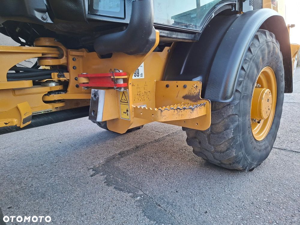 Caterpillar CAT 906 M - 15
