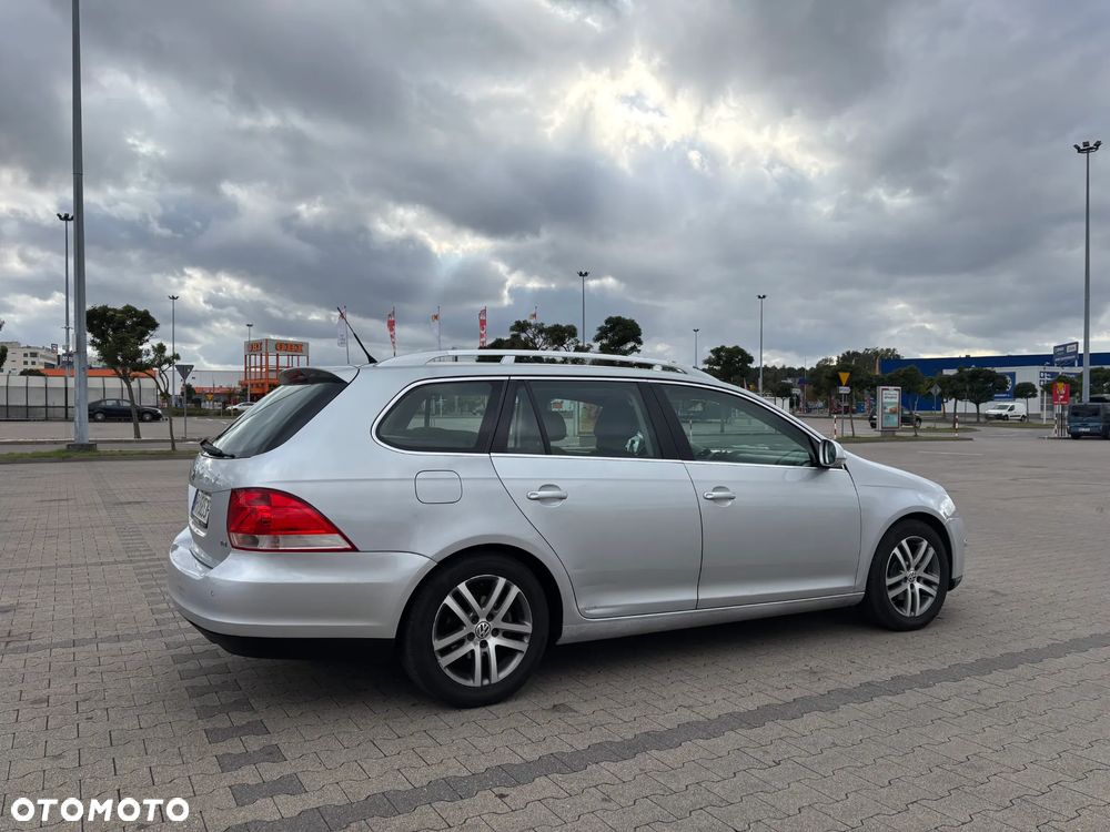 Volkswagen Golf V 1.9 TDI DPF BlueMot Comfortline - 20