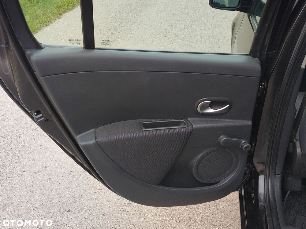 Renault Clio 1.2 16V Luxe Privilege - 22