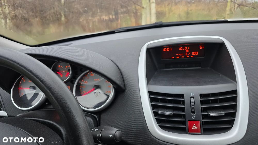 Peugeot 207 - 13