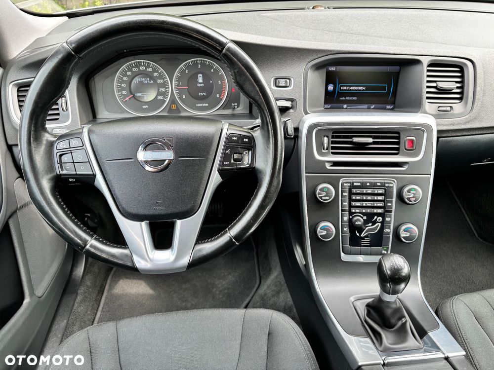 Volvo V60 D3 Momentum - 24