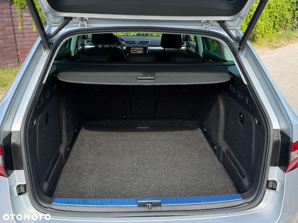 Skoda Superb 2.0 TDI SCR Ambition DSG - 34