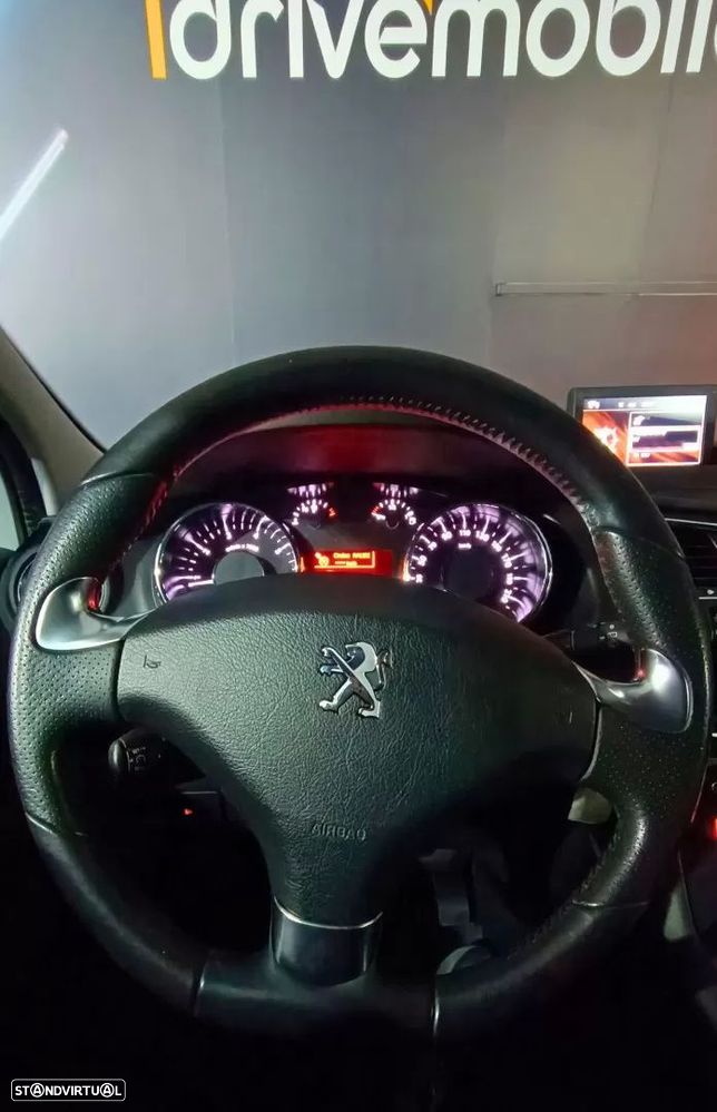 Peugeot 3008 1.2 PureTech Allure - 29