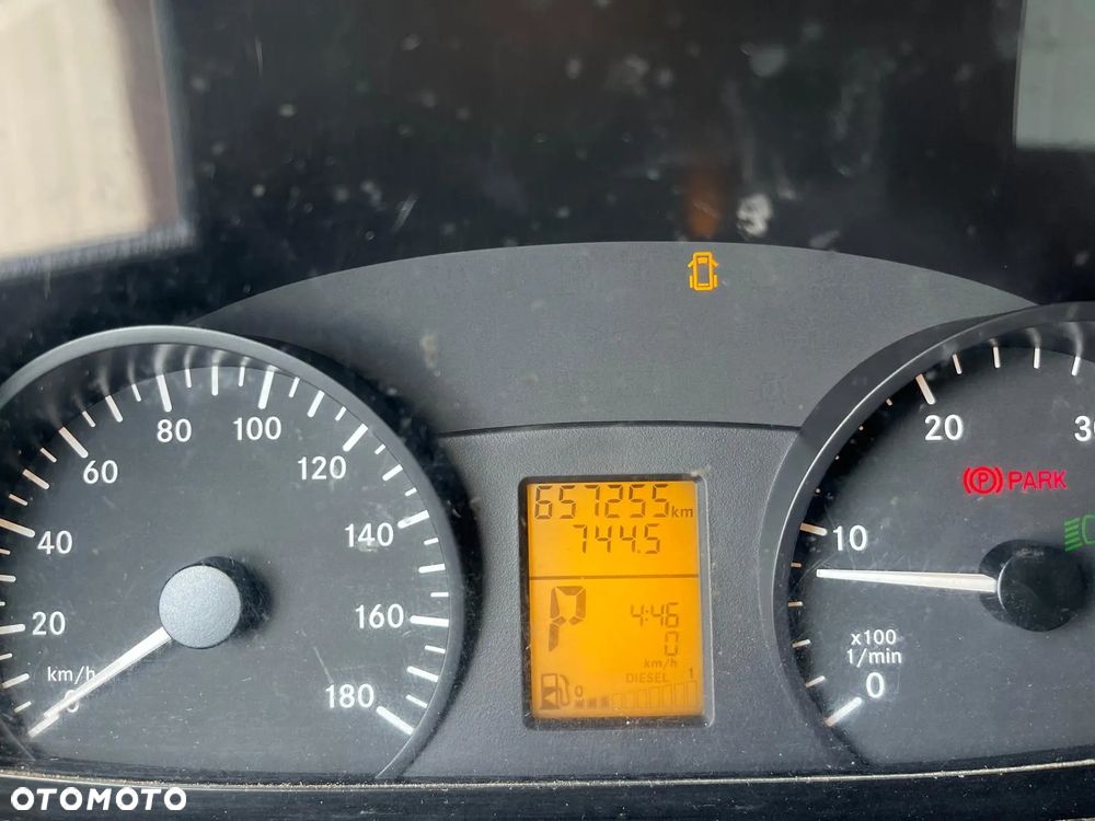 Mercedes-Benz Sprinter - 13
