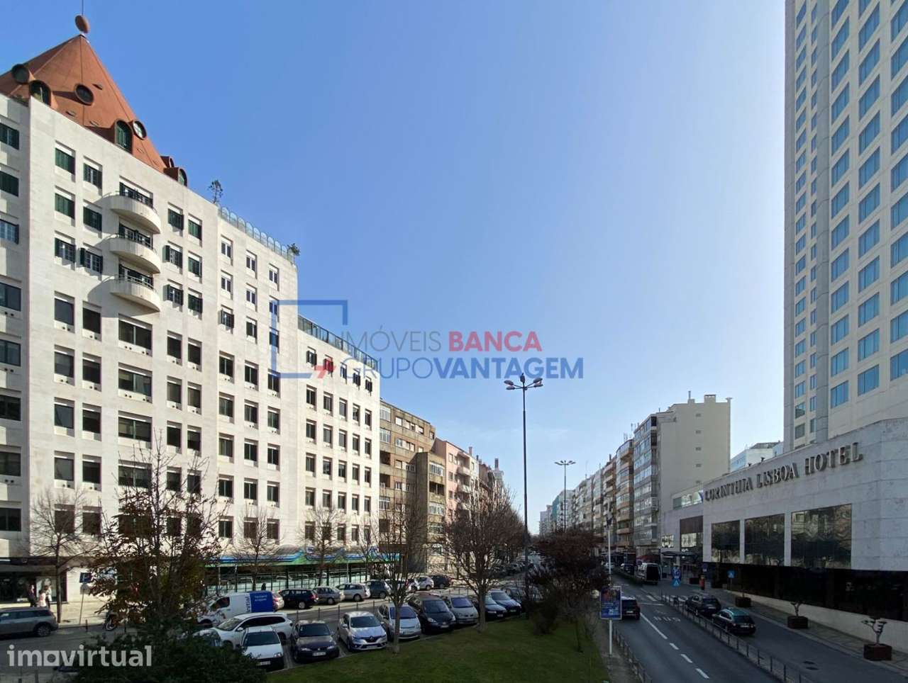 Escritório com 136m2 na Av. Columbano Bordalo Pinheiro - Grande imagem: 2/18