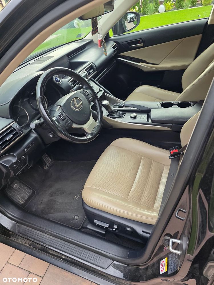 Lexus IS 300h F Sport EU6 - 9
