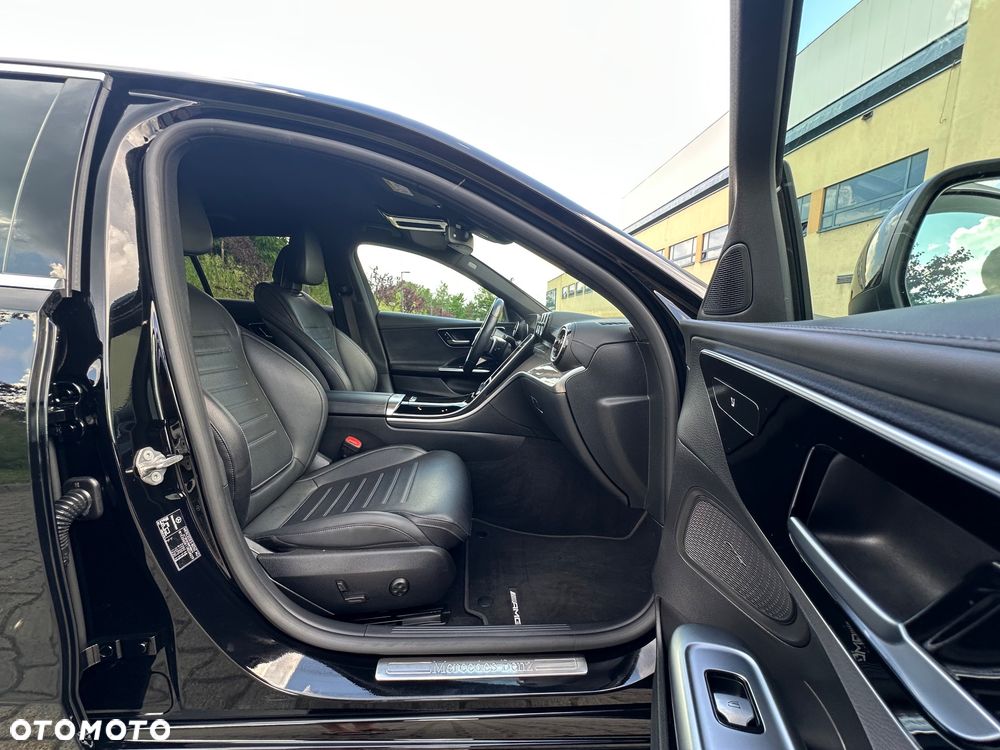 Mercedes-Benz Klasa C 180 9G-TRONIC AMG Line - 19