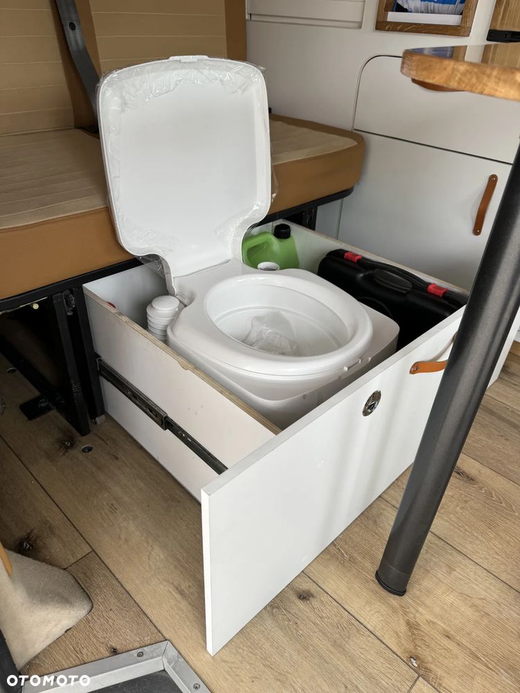 Volkswagen T5 Campervan - 22