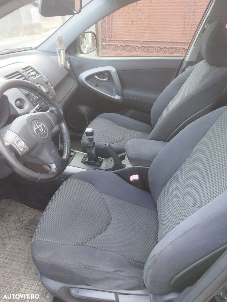 Toyota RAV4 2.2 D-4D Confort - 11