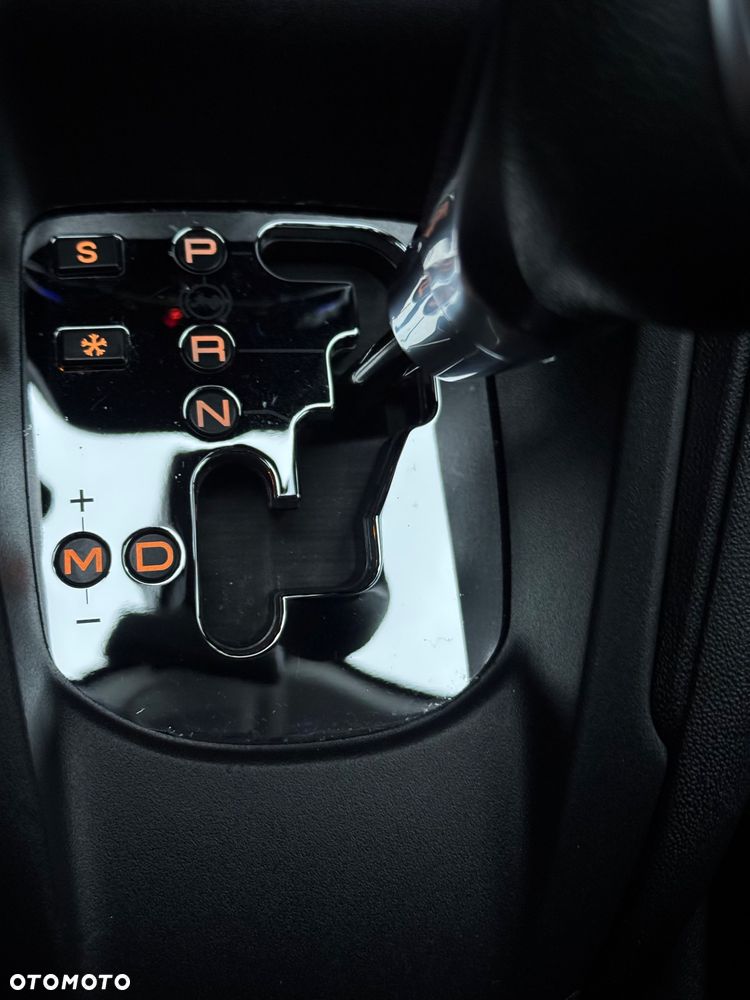 Peugeot 208 - 25