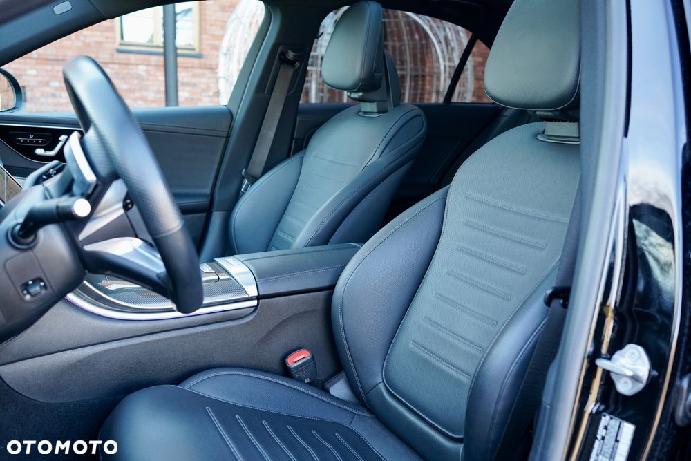 Mercedes-Benz Klasa C 300 4Matic 9G-TRONIC AMG Line - 17