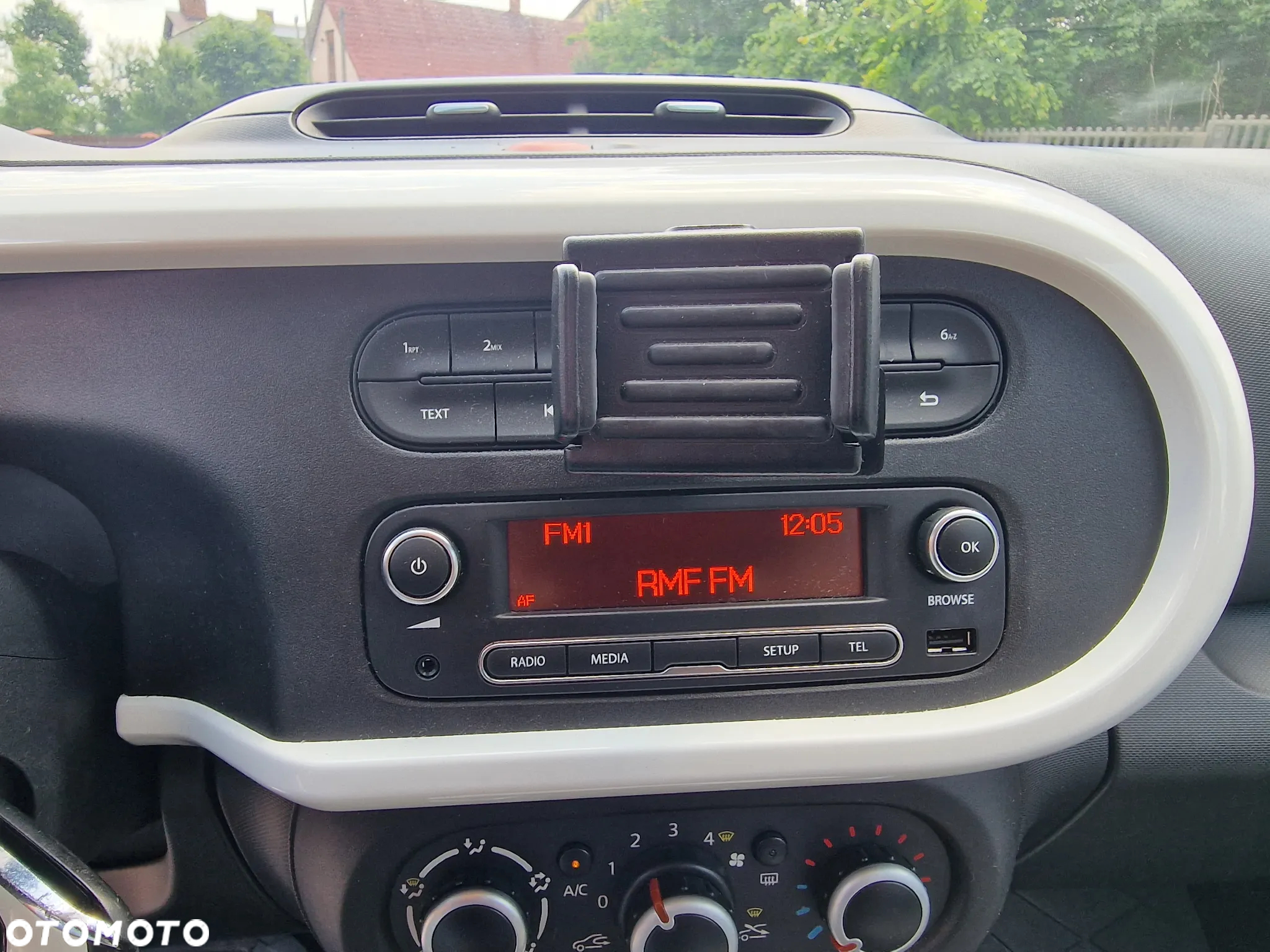 Renault Twingo ENERGY TCe 90 EDC Cosmic - 19