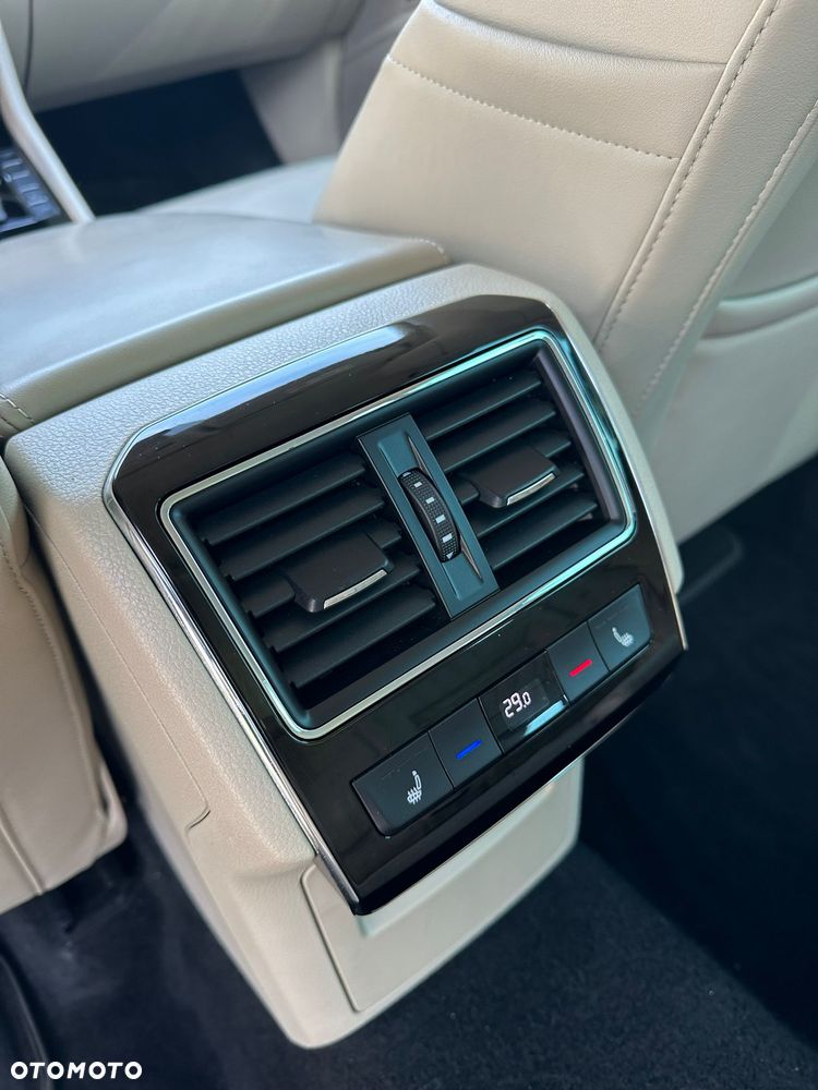 Skoda Superb 2.0 TDI 4x4 L&K DSG - 17