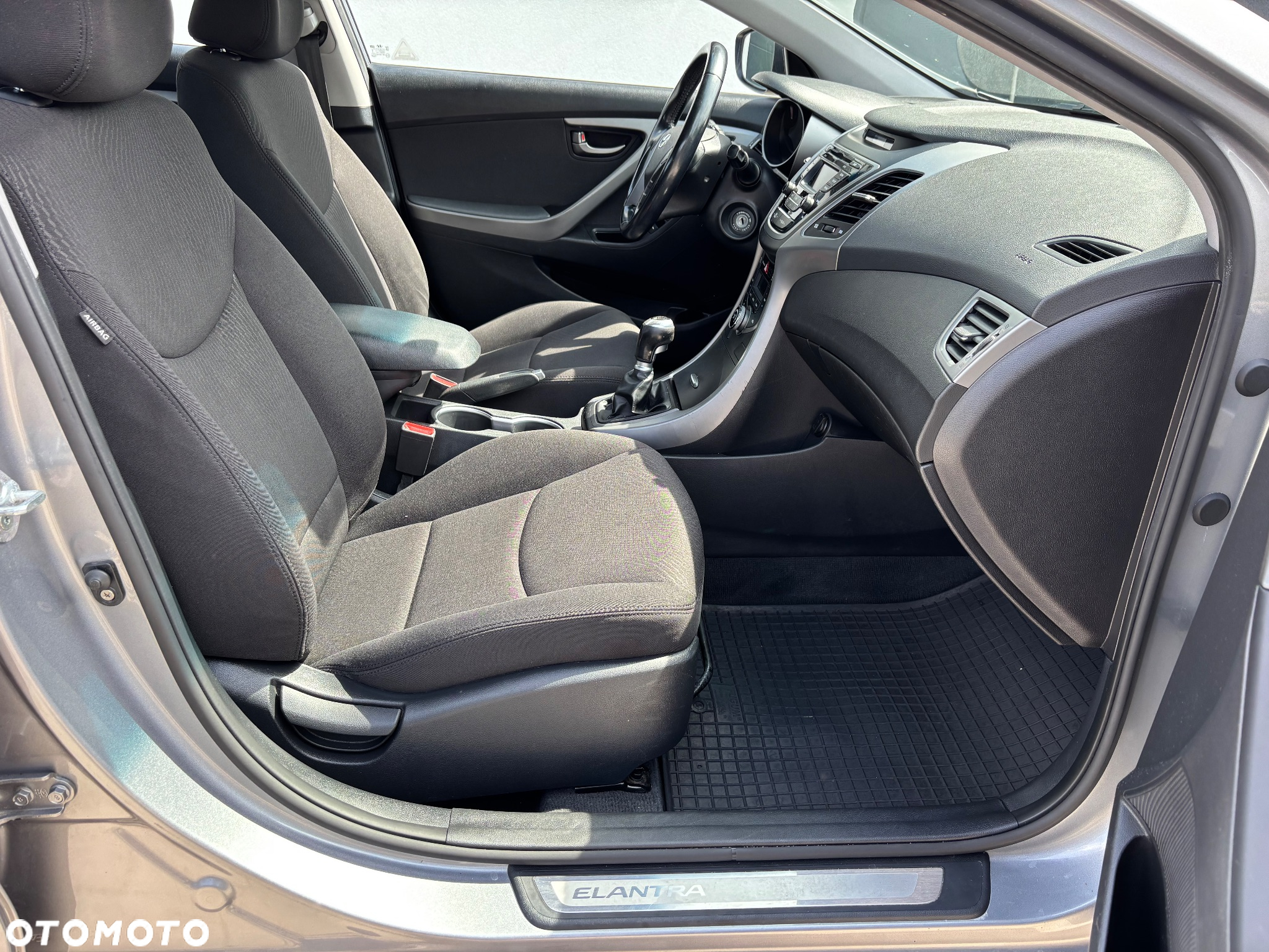 Hyundai Elantra 1.6 Comfort - 31