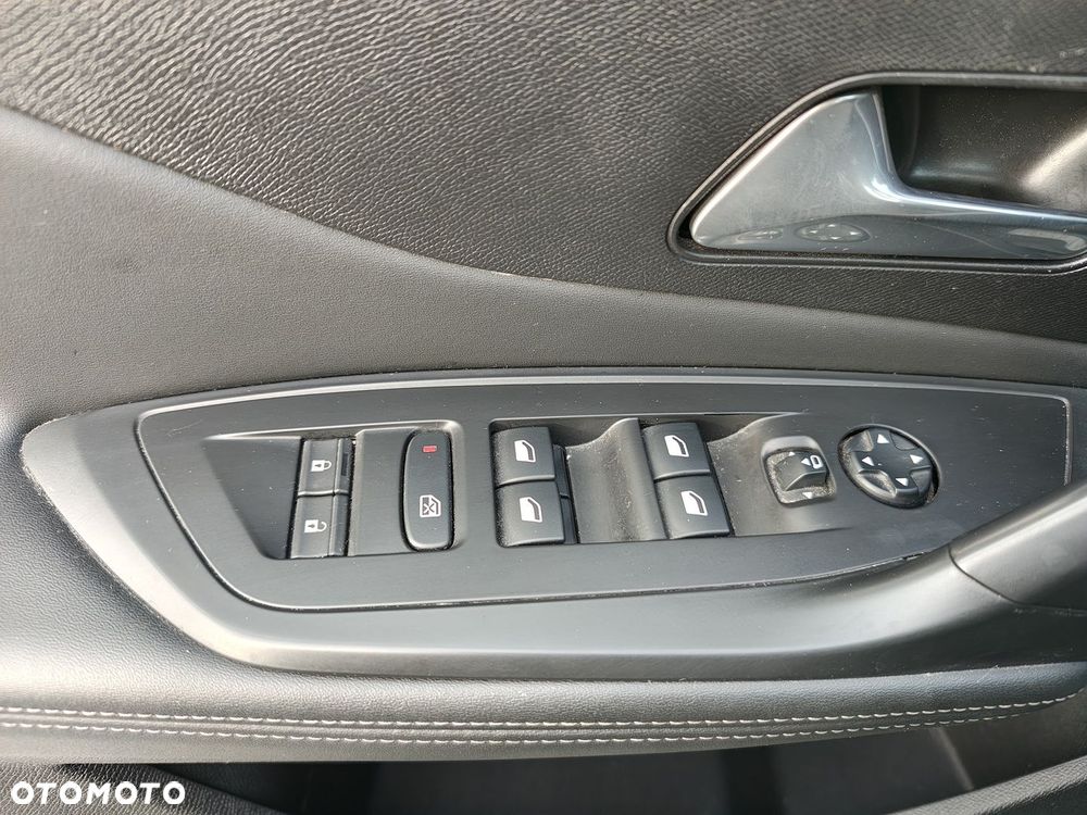 Peugeot 308 1.2 PureTech Allure S&S - 14