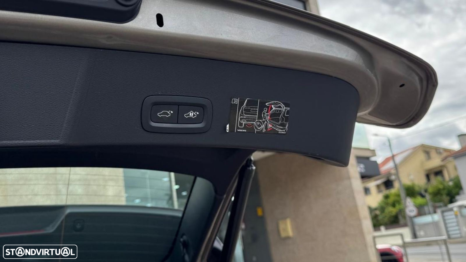 Volvo XC 40 1.5 T5 PHEV Momentum Plus - 10