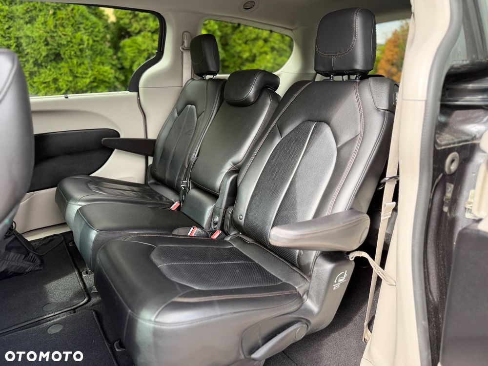 Chrysler Pacifica - 11
