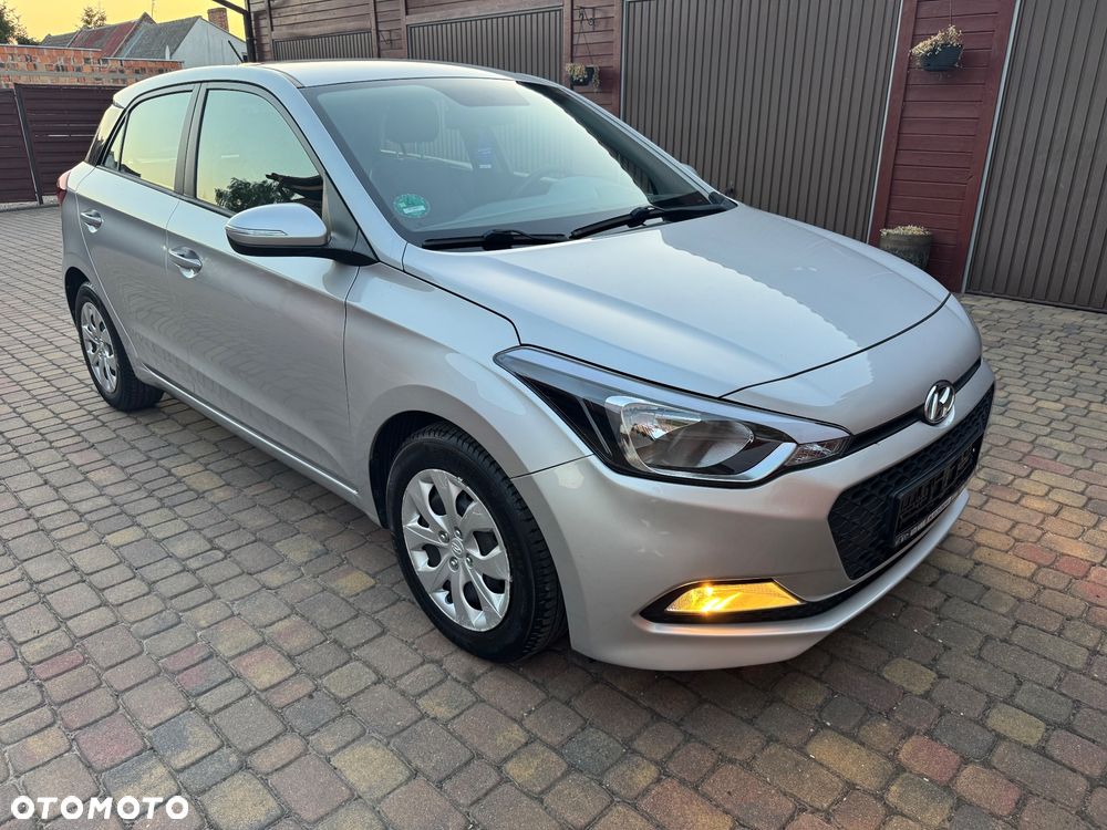 Hyundai i20 1.2 Pure - 11