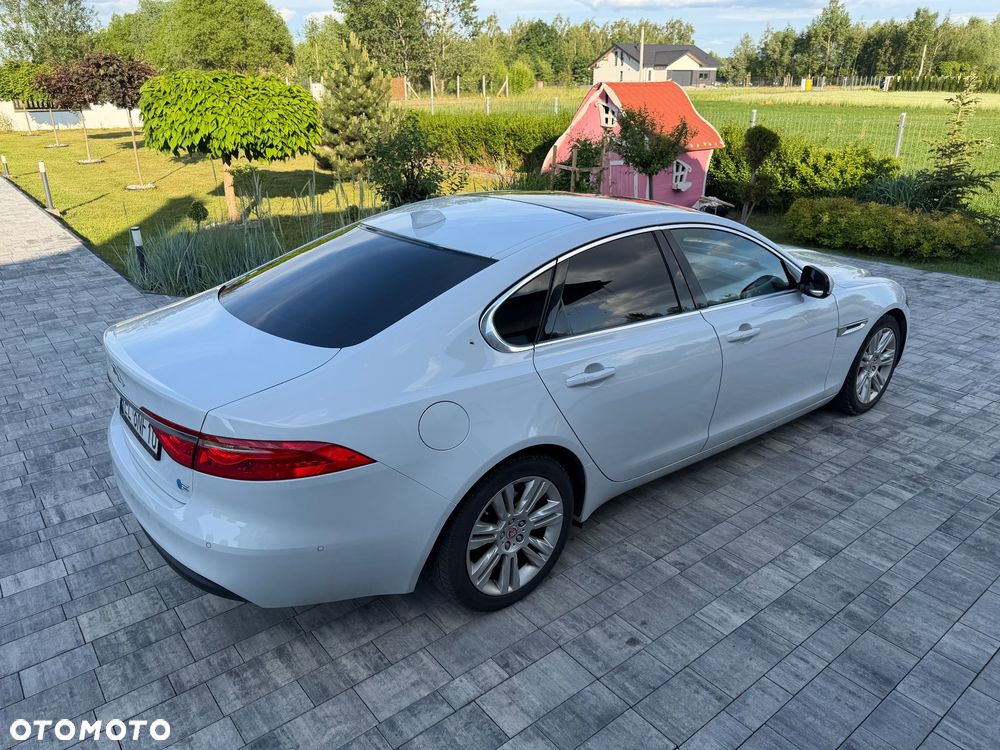 Jaguar XF 2.0 i4D Prestige - 2