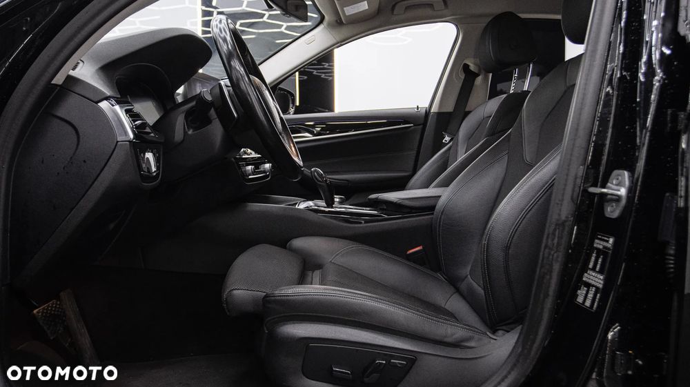 BMW Seria 5 518d Sport Line sport - 15