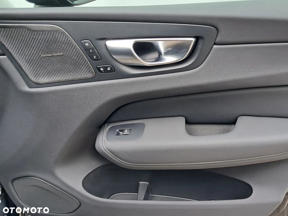 Volvo XC 60 B5 B AWD Plus Dark - 25