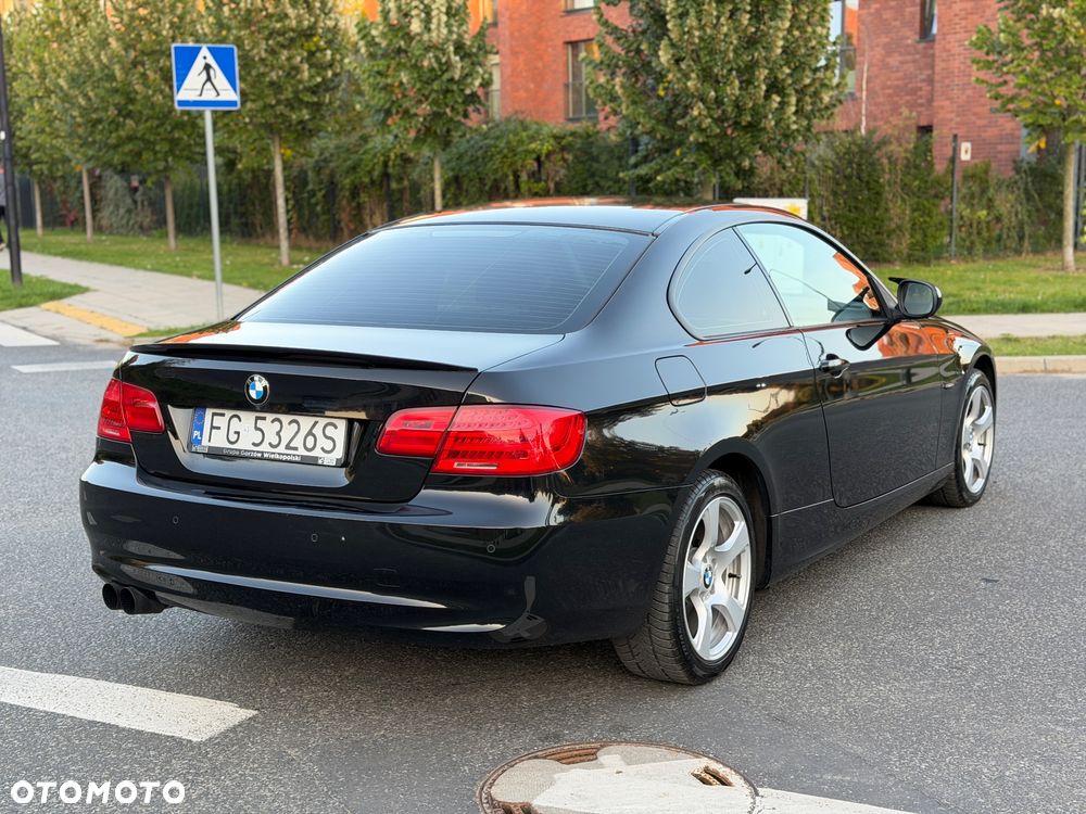 BMW 3 Series 2010 photo 5