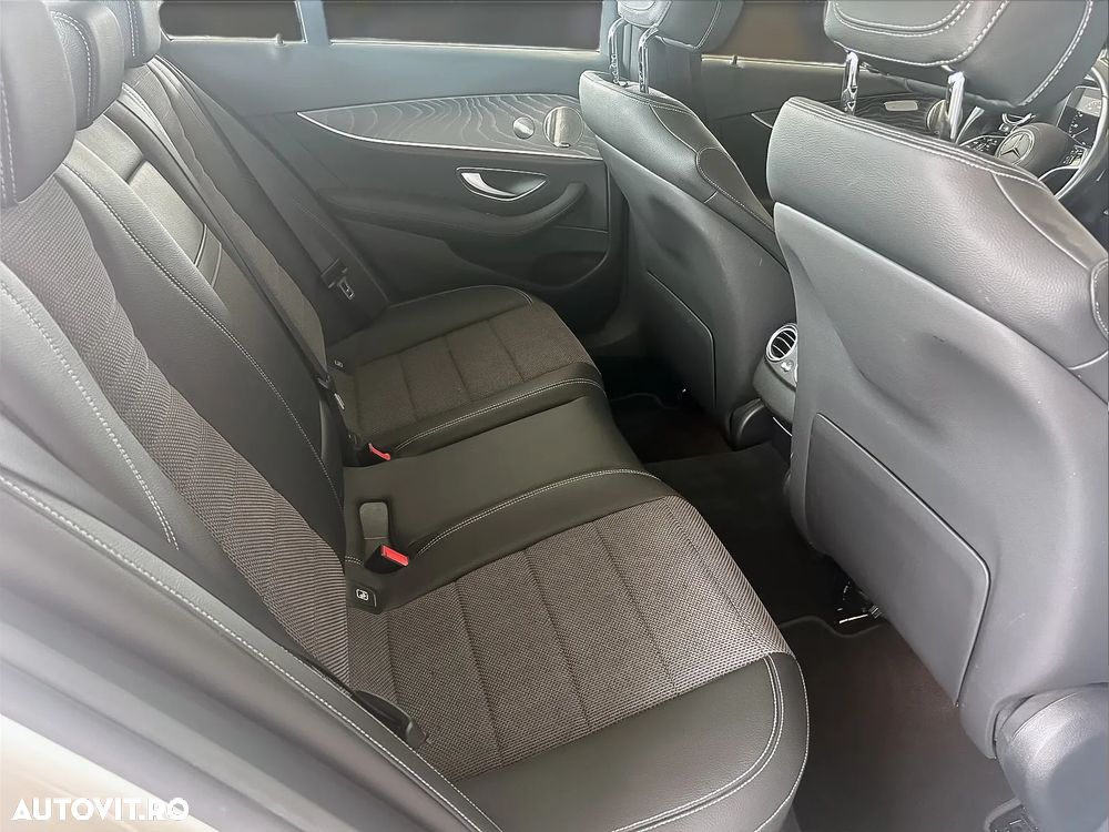 Mercedes-Benz E 300 de Aut. - 15