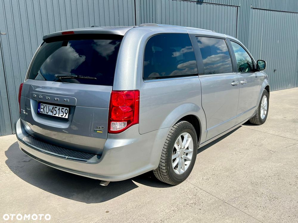 Dodge Grand Caravan - 10