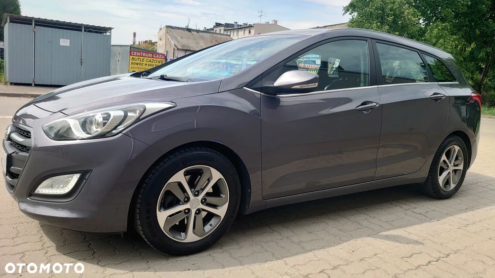 Hyundai i30 blue Kombi 1.6 GDi Passion - 2