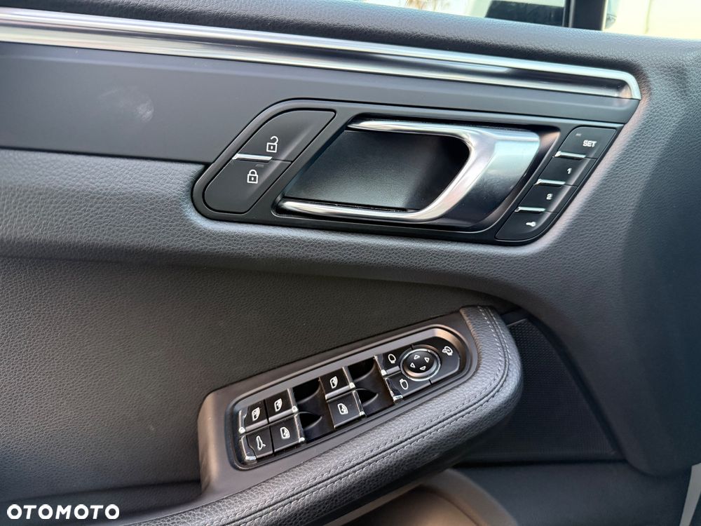 Porsche Macan Standard - 25