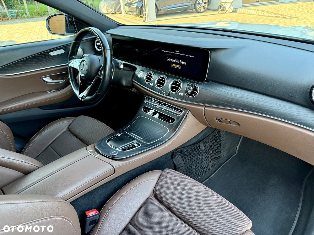 Mercedes-Benz Klasa E 300 de AMG - 25