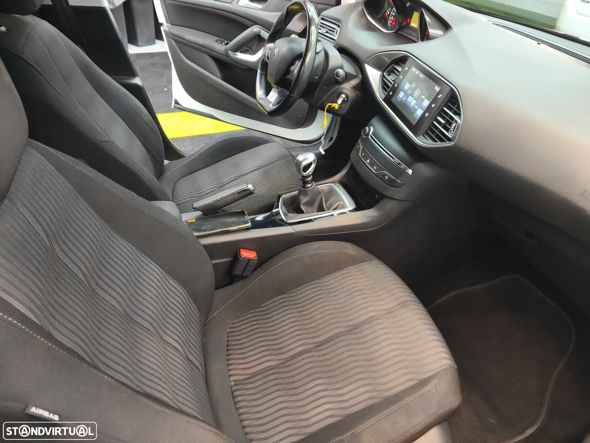 Peugeot 308 SW 1.6 BlueHDi Active J17 - 20