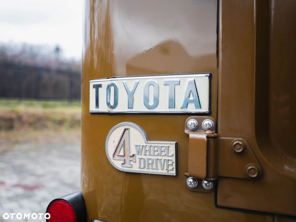 Toyota Land Cruiser - 23