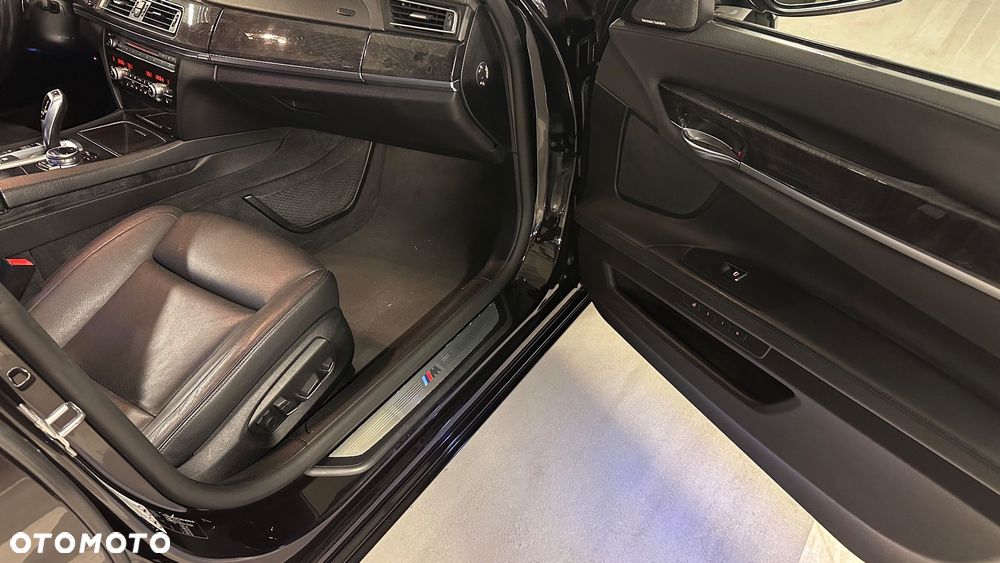 BMW Seria 7 740d xDrive - 29