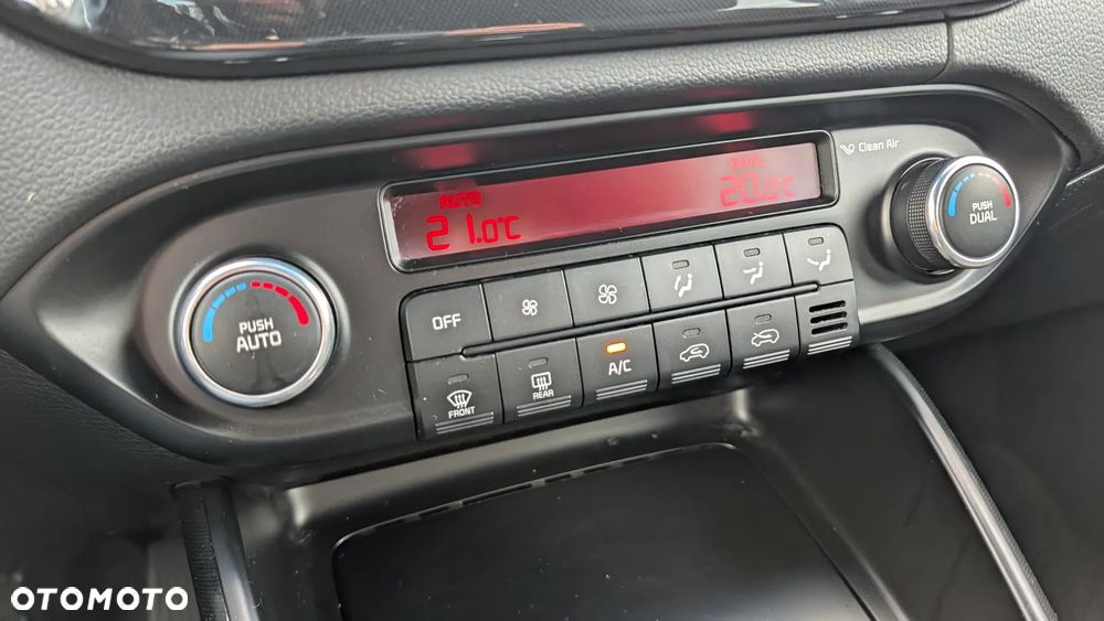 Kia Carens 1.6 GDI Attract - 16