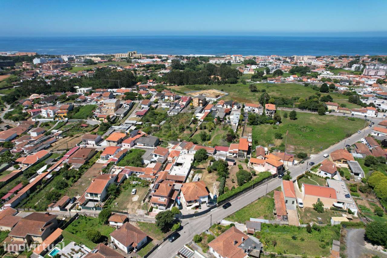 Moradia para Remodelação com Projeto Aprovado em São Félix da Marinha- - Grande imagem: 2/28
