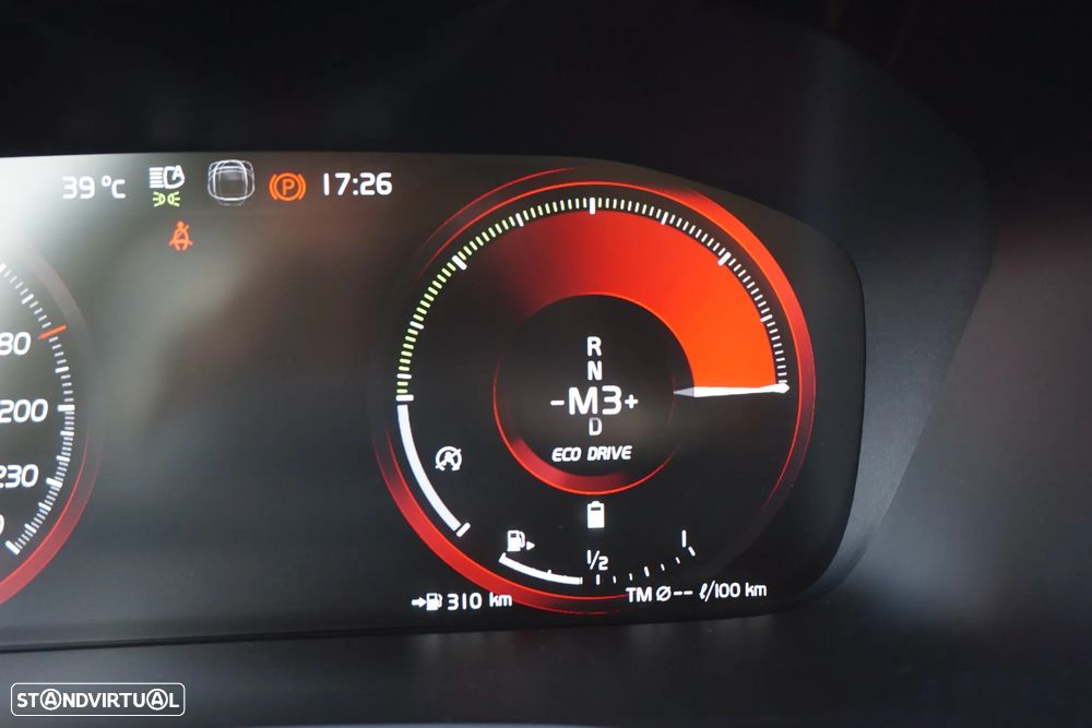 Volvo V60 2.0 B4 Momentum Core Geartronic - 33