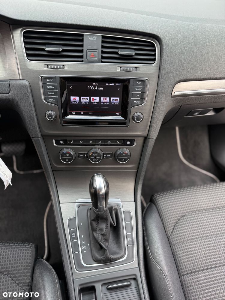 Volkswagen Golf - 25