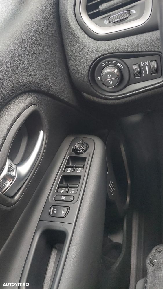 Jeep Renegade 1.3 Turbo 4x2 DDCT6 80th Anniversary - 8