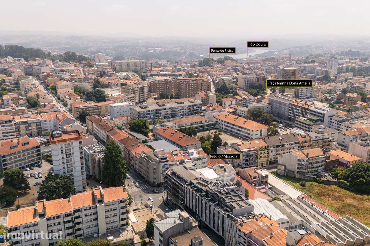 Prédio / Moradia Bi-Familiar  com Grande Potencial na Rua da Constitui - Grande imagem: 3/48