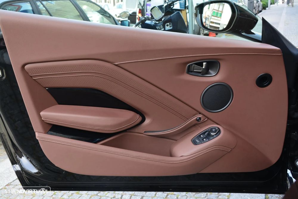 Aston Martin Vantage Coupe V8 - 26