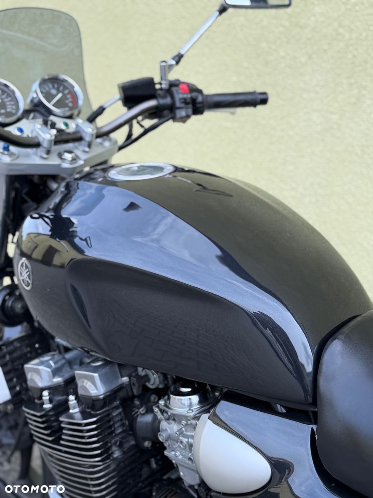 Yamaha XJR - 33